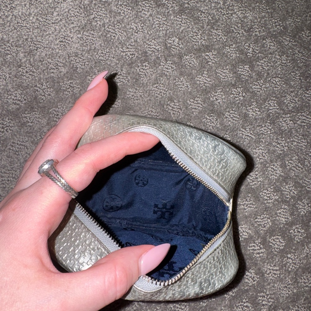 Tory Burch Silver Patterned Compact Case - Picture 3 of 4